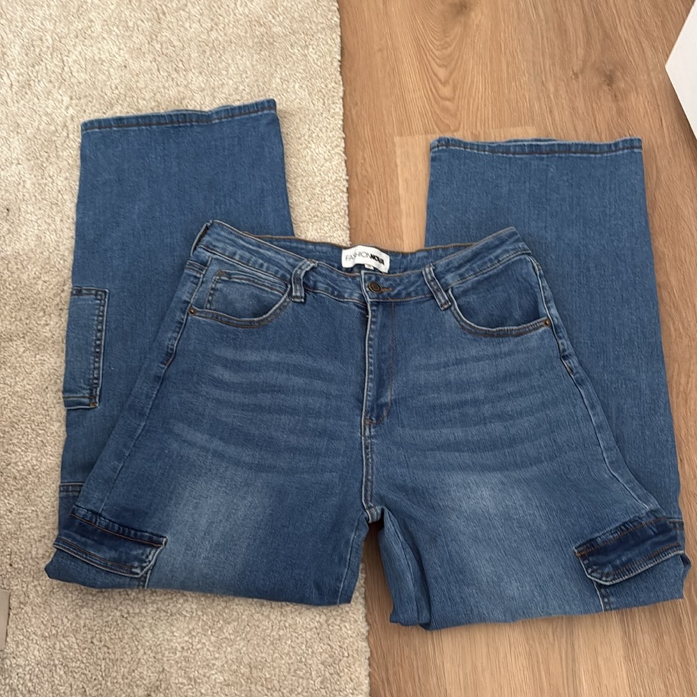 Take The High Road Cargo Jeans - Medium Wash - Picture 7 of 8